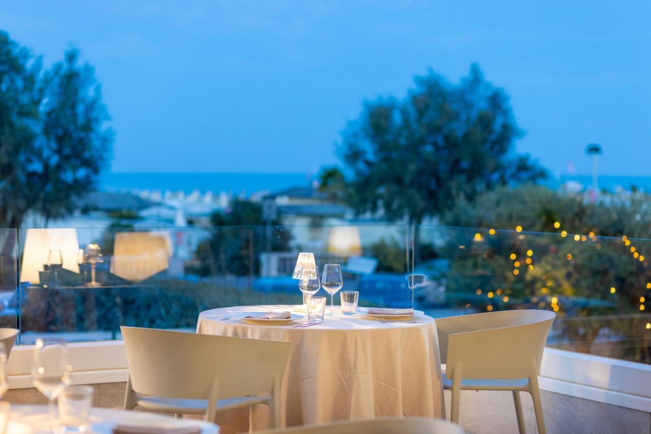 Hotel Continental Rimini Esterno foto