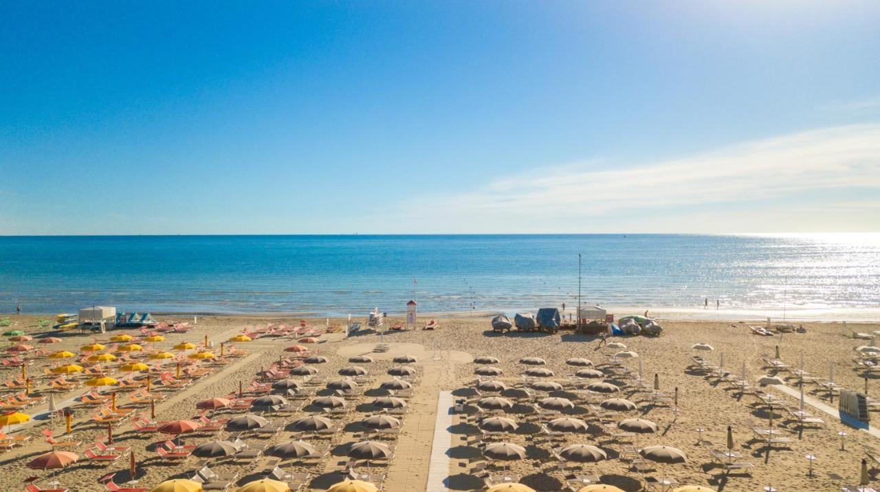 Hotel Continental Rimini Esterno foto