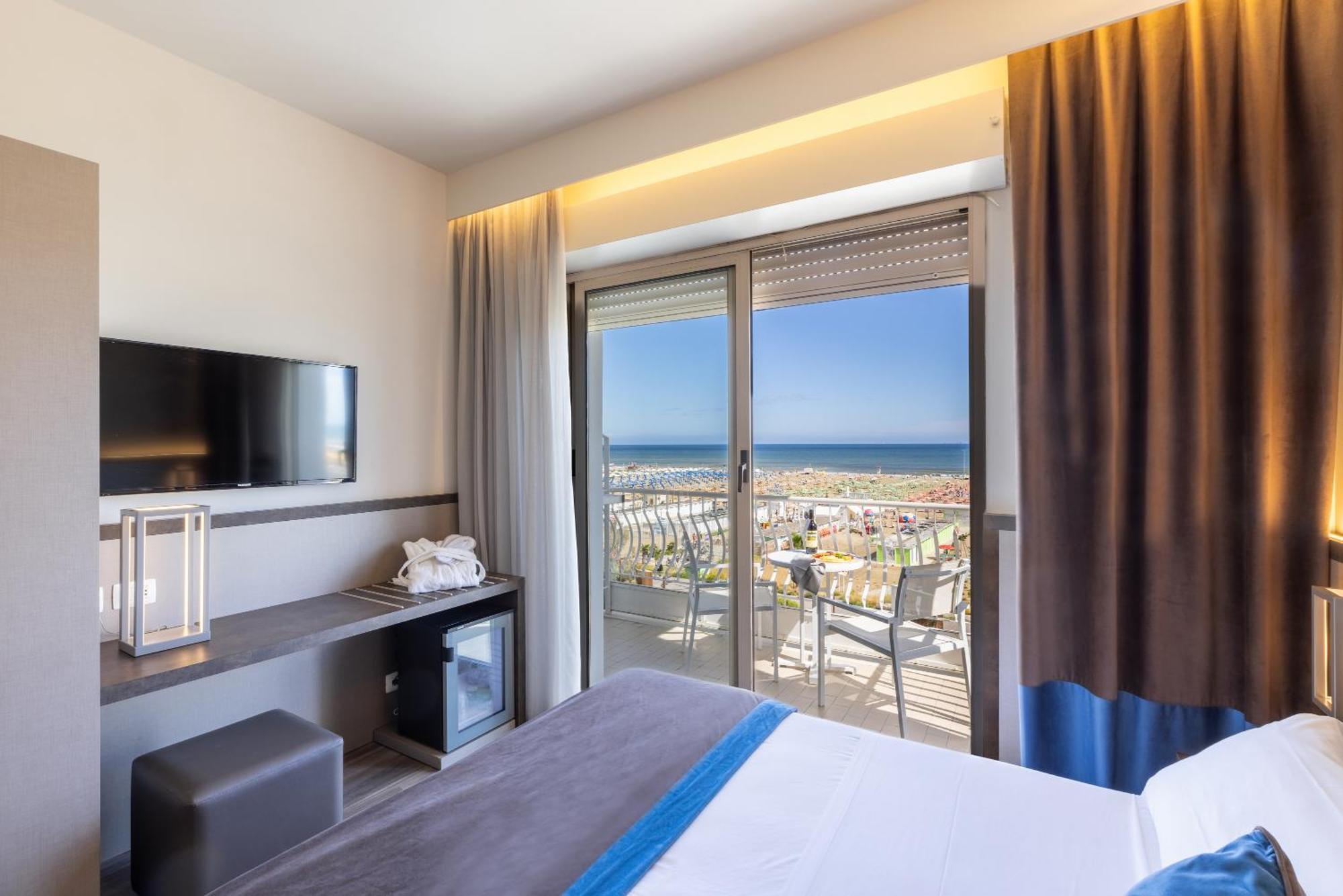 Hotel Continental Rimini Esterno foto