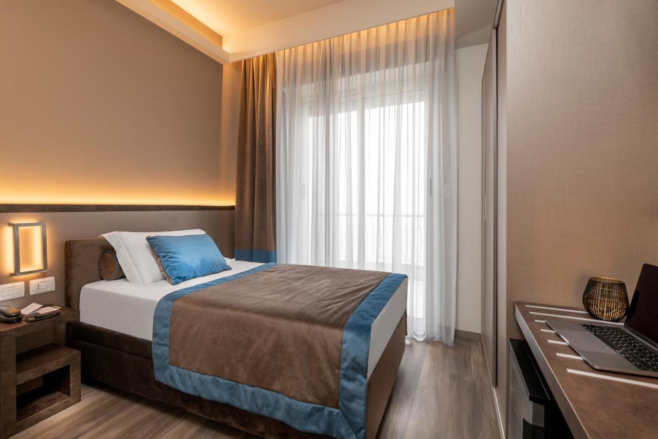 Hotel Continental Rimini Esterno foto